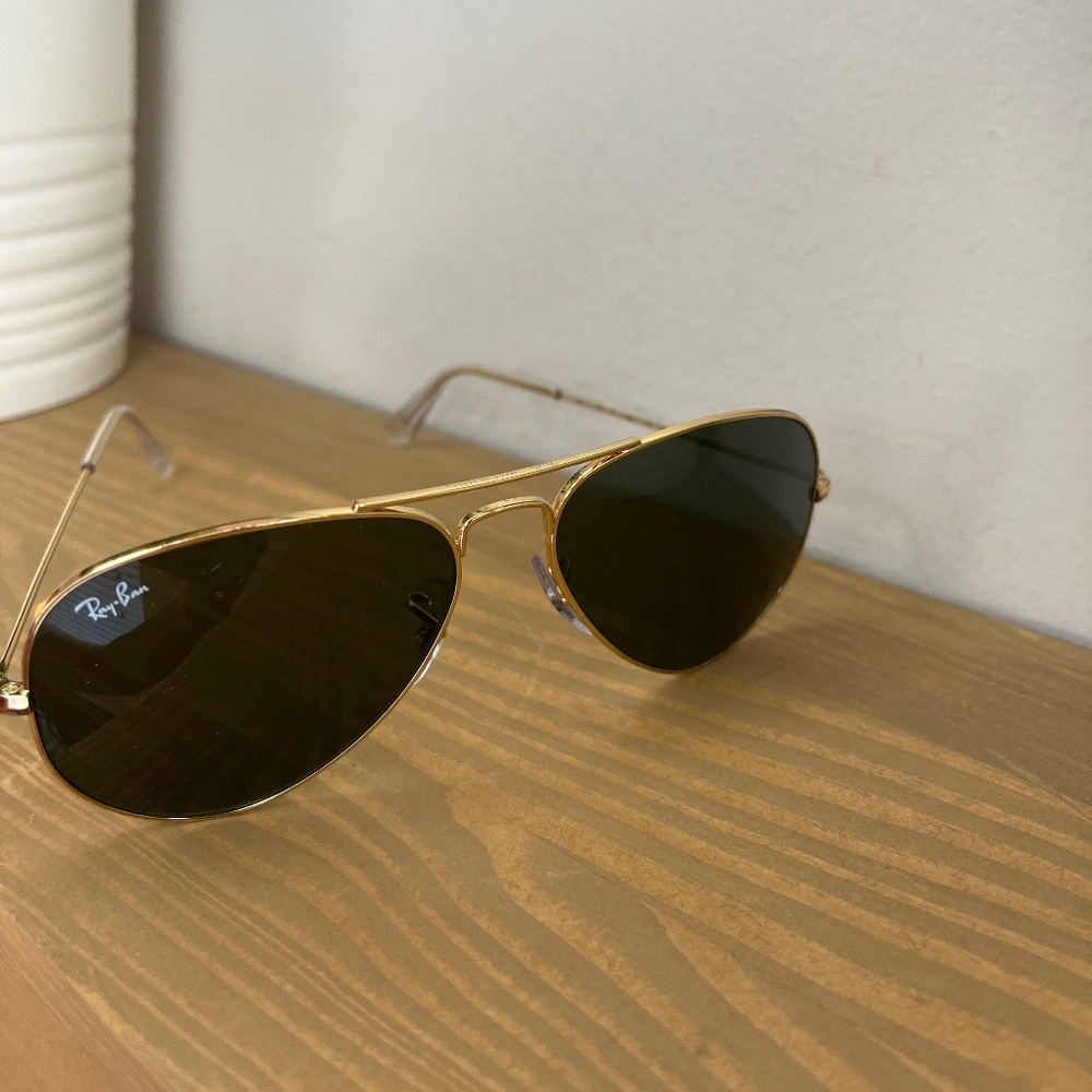 Ray-Ban Aviator classic Sunglasses in gold.